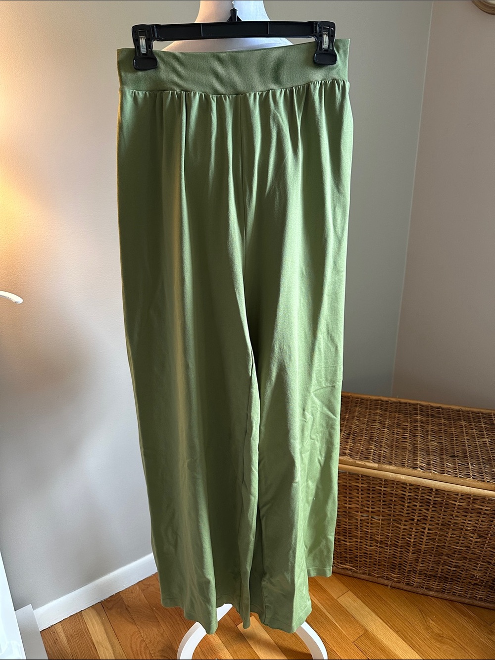 OQQ  Wide-Leg Lounge Pants in Avocado Green, Sz M